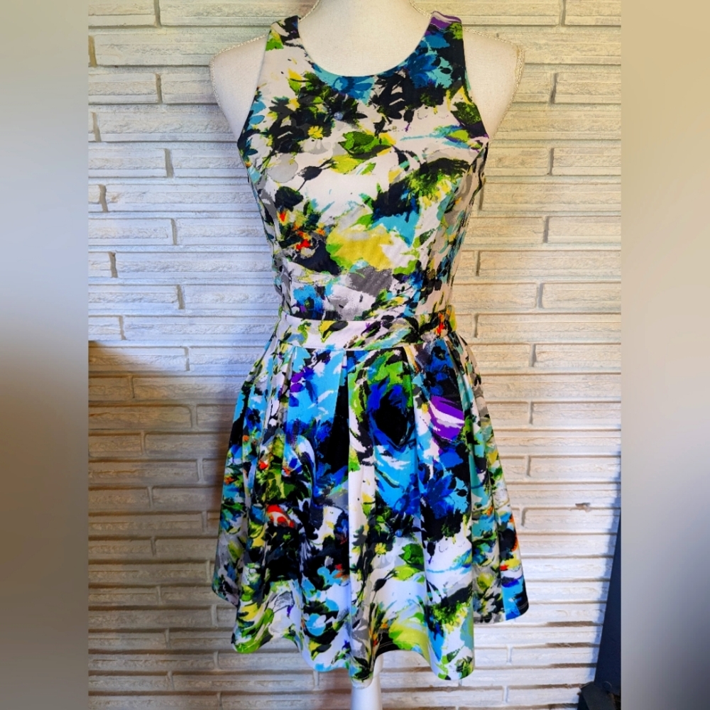 ROMEO AND JULIET COUTURE DRESS ABSTRACT SZ Medium